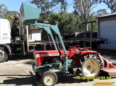 yanmar 1500 compact tractor loader raised curled bucket