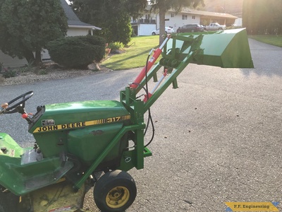 John Deere 318 - View 2